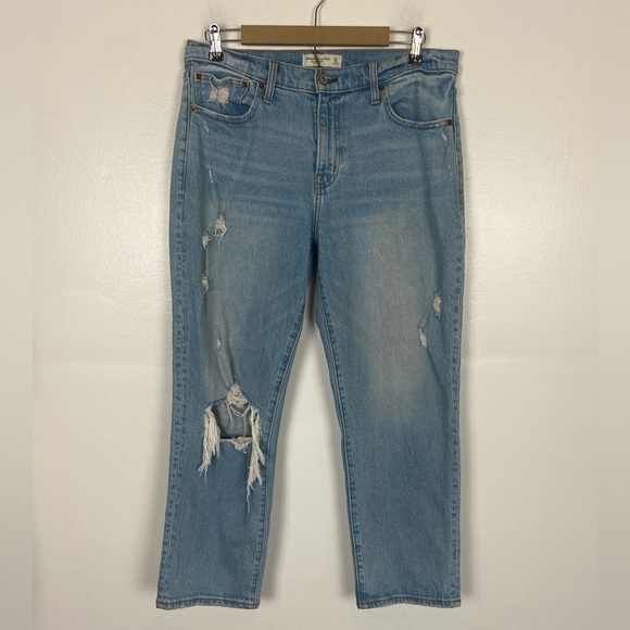 Abercrombie & Fitch The Boyfriend Mid Rise Jeans Sz 31/12 Distressed Light Wash - Picture 1 of 12